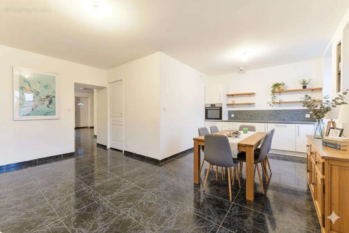 Maison à AIGREFEUILLE-SUR-MAINE