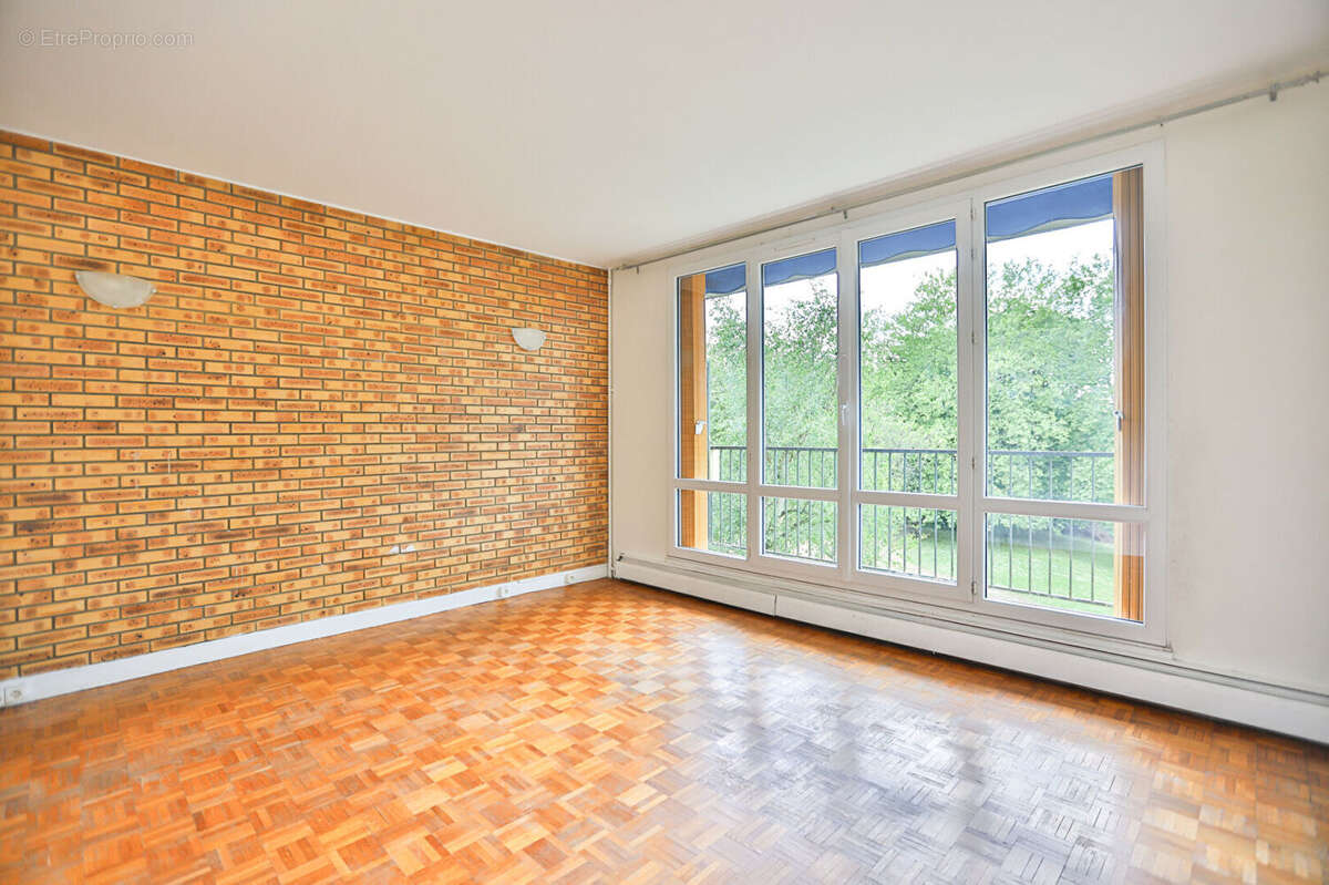 Appartement à NEAUPHLE-LE-CHATEAU