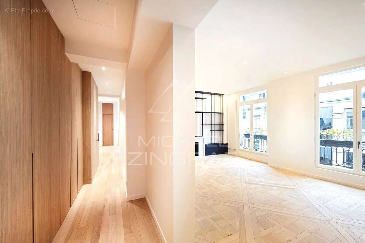 Appartement à PARIS-8E