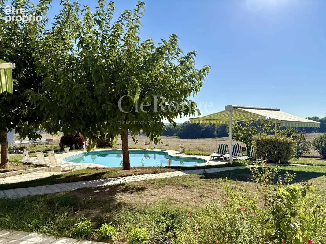 Élégante maison contemporaine avec piscine chauffée, beaux volumes et 5 400 m² de terrain - photo 18