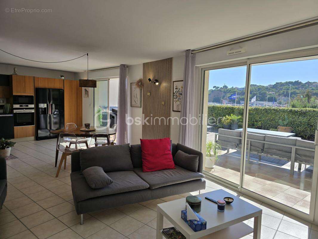 EXCLUSIVITÉ – T3 de standing en front de mer – Terrasse de 70 m², vue mer et intimité absolue - photo 3
