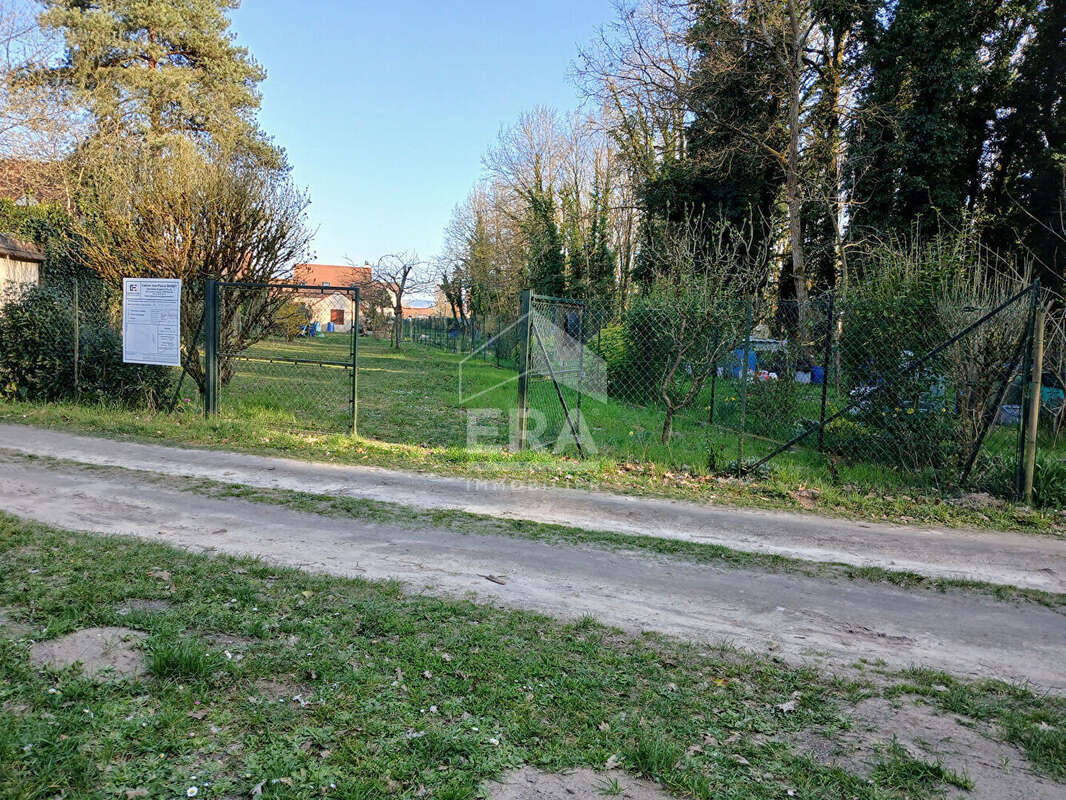 Terrain à CERNY