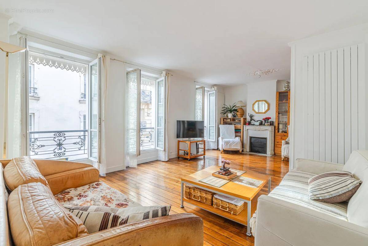 Appartement à PARIS-18E