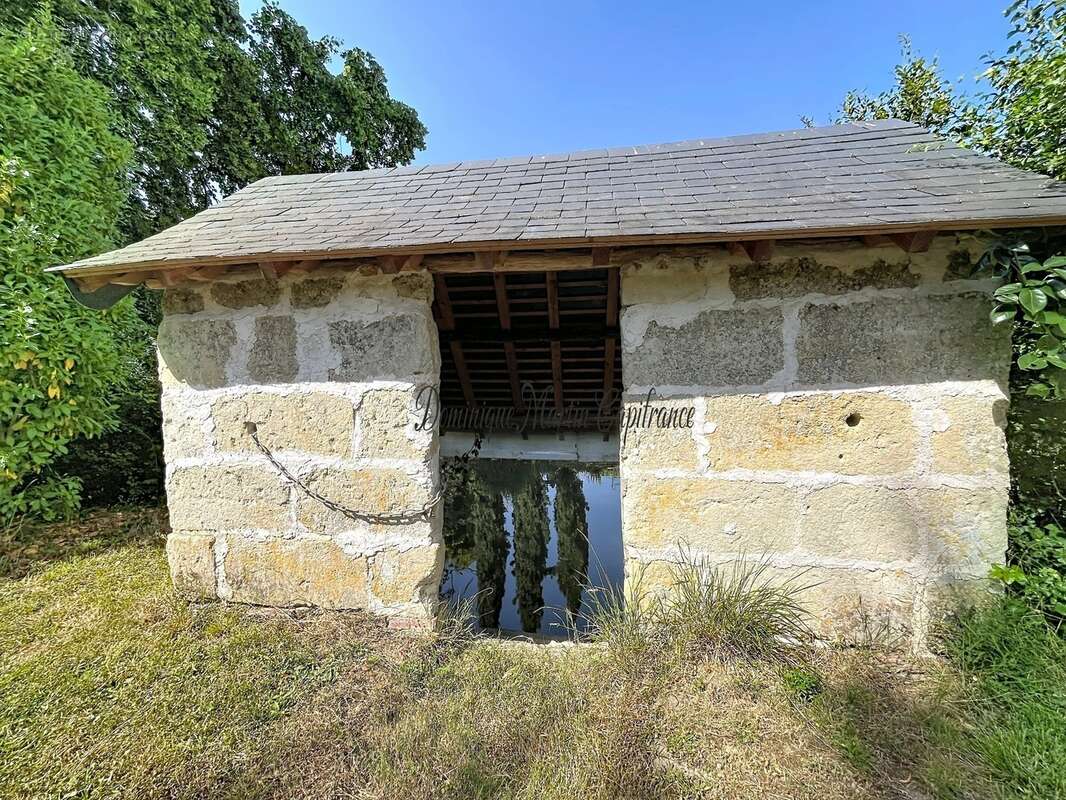 LA CHARTRE SUR LE LOIR (72)-Vue imprenable sur le Loir – Maison familiale rénovée avec jardin d'exception à 500 m du centre-vill - photo 10