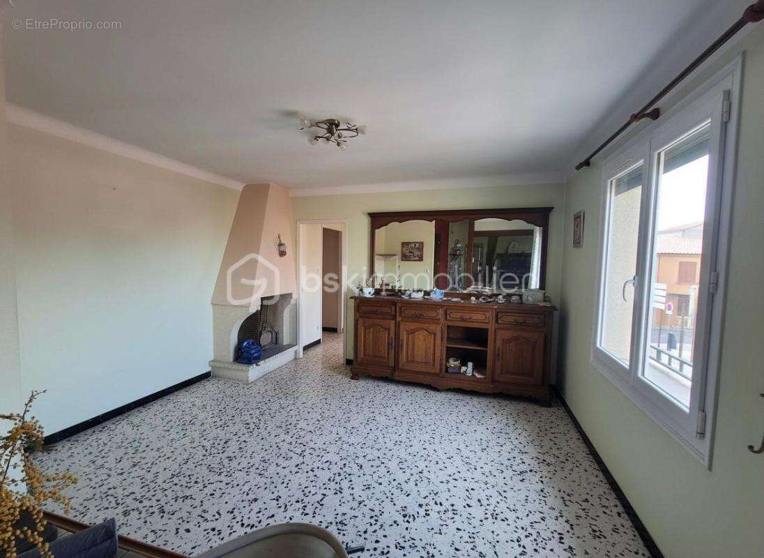 Maison à PEZILLA-LA-RIVIERE