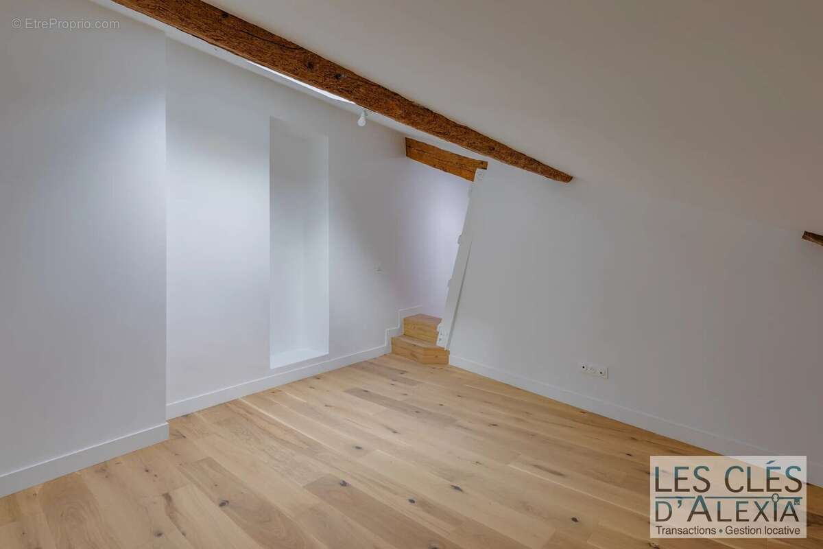 Appartement à SAINT-GENIS-LAVAL