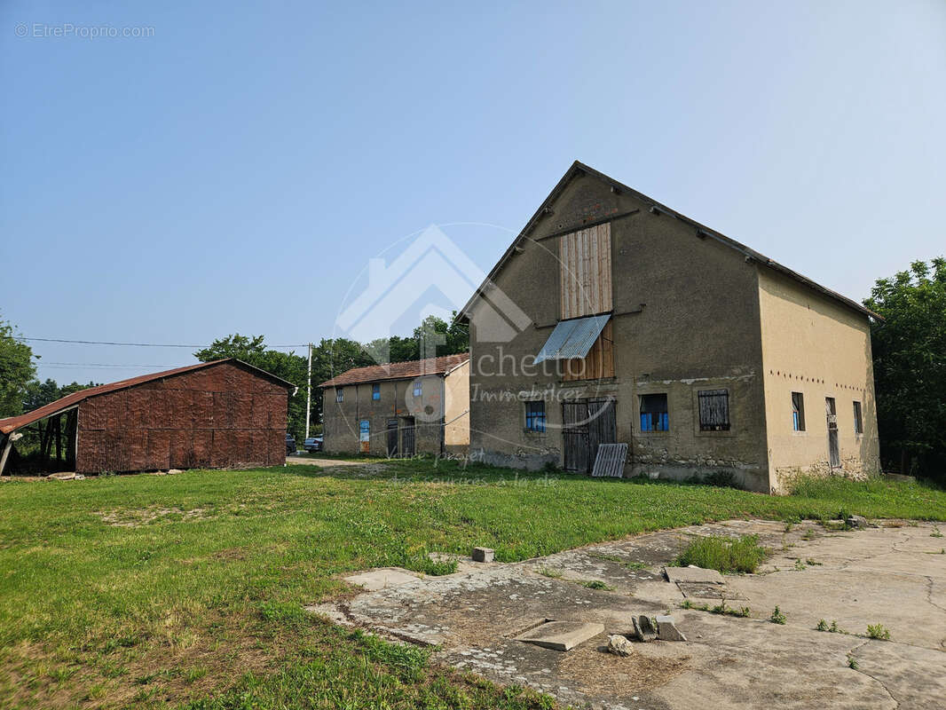 Maison à MONTAIGU-LE-BLIN