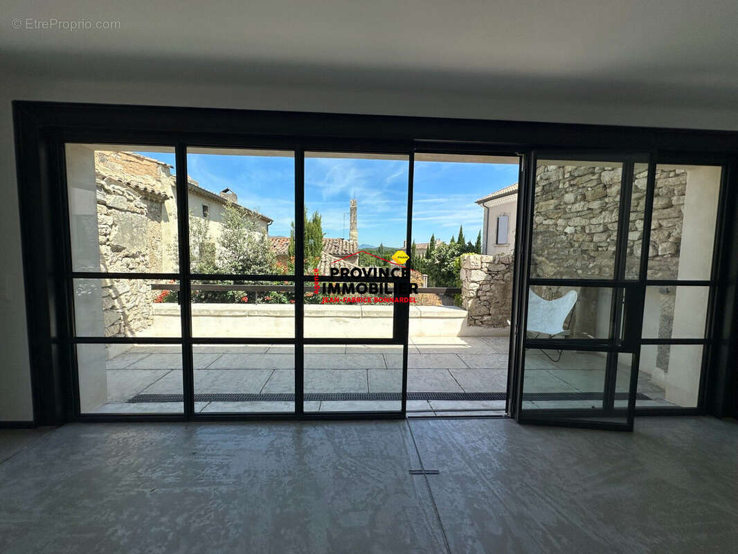 Maison 353 m² à Grignan  - photo 5