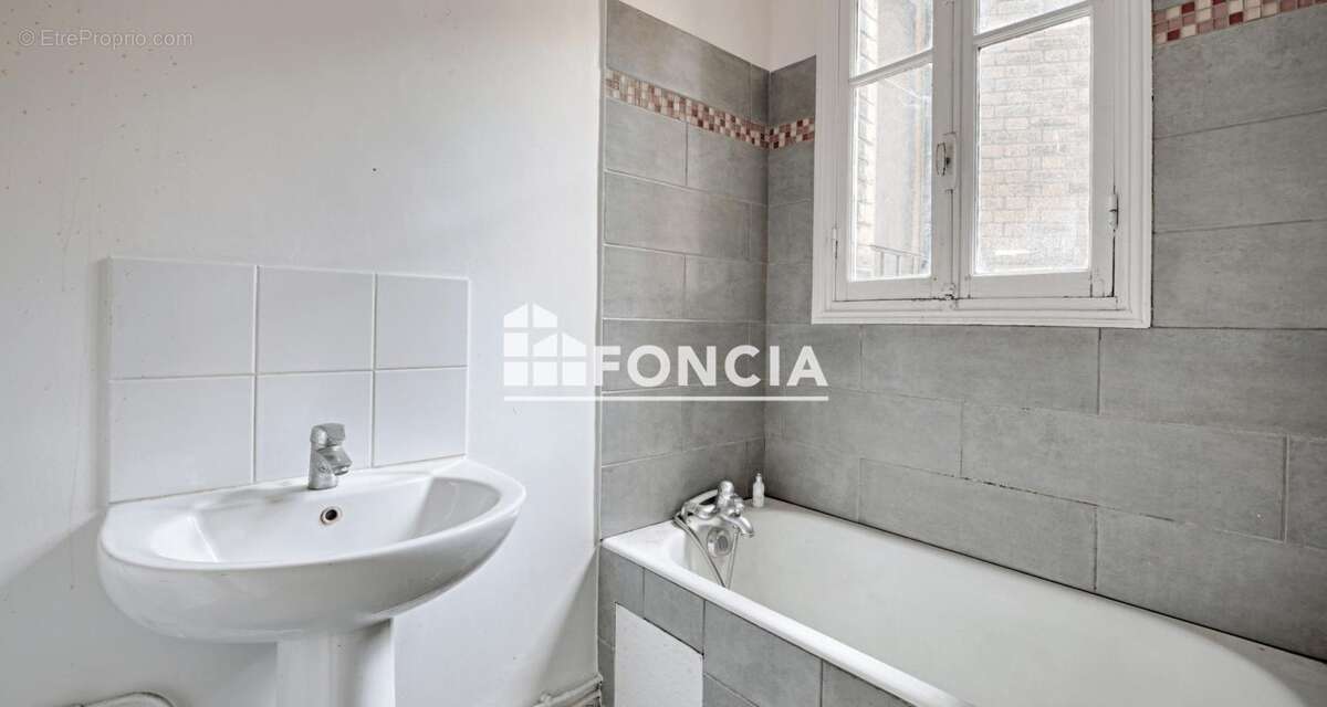 Appartement à PARIS-14E