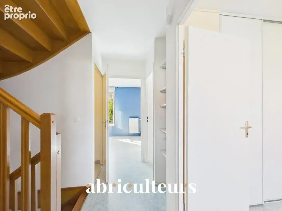 Maison familiale avec jardin, terrasse, garage et 4 chambres, à proximité du RER C et du tram T1 à Gennevilliers (92230) - photo 20