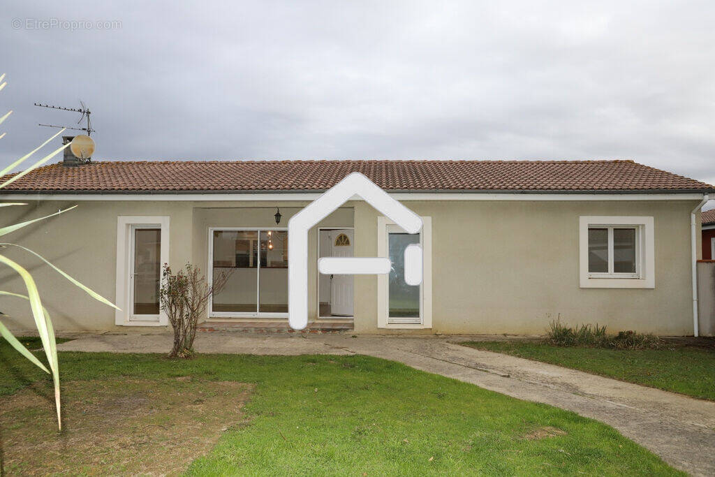 Maison à LA TOUR-DU-CRIEU