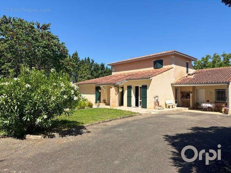 Belle maison traditionnelle de 175 m² habitable de plain pied, proche condom - photo 2