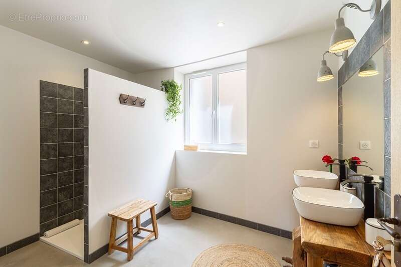 Maison de caractère (près de 320 m2, 5 chambres) avec cour intérieure, piscine & appartement indépendant (près de 135 m2, 2 cham - photo 19