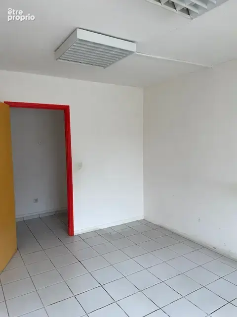 Maison d' habitation ou bureaux de 160 m2 avec grand garage - photo 7