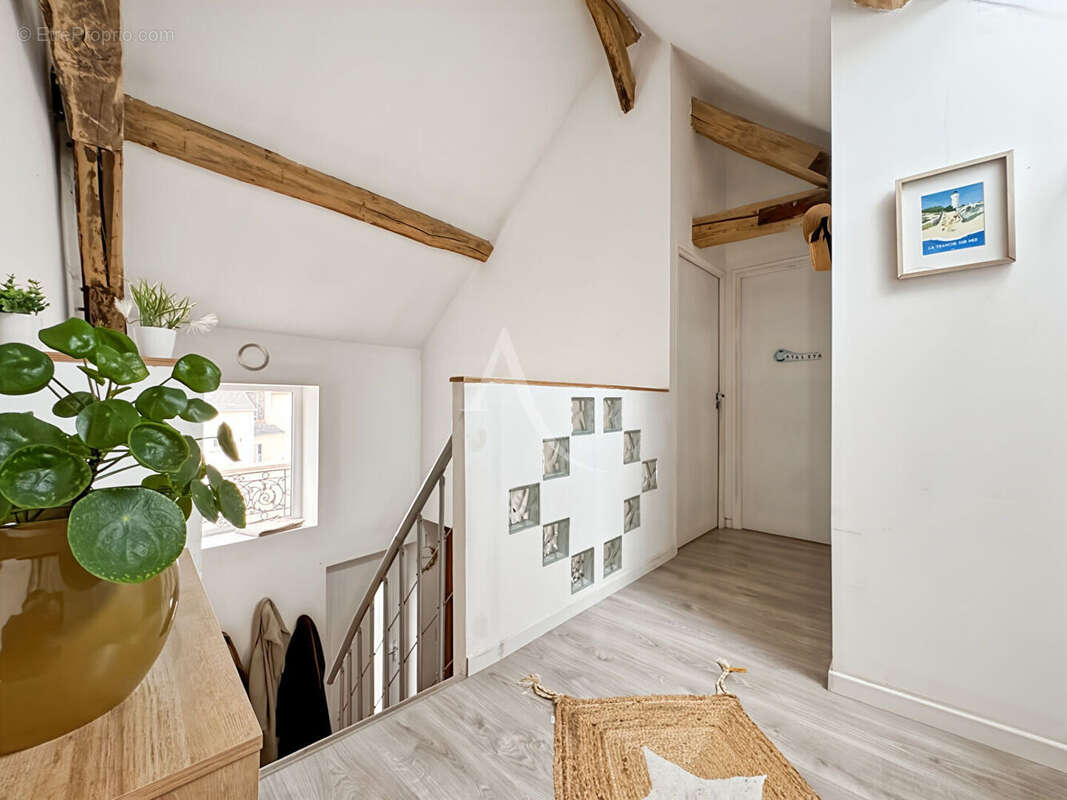 Maison en pierre renovée avec cave et jardin clos - photo 12