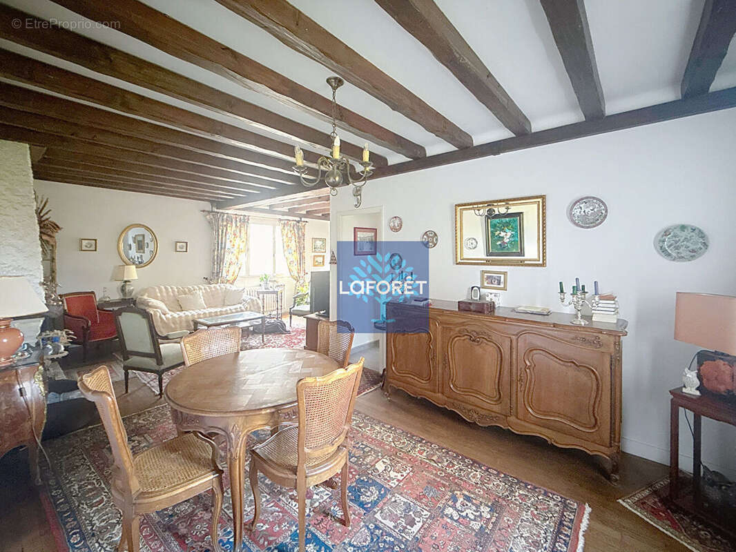 Maison à BAZOCHES-SUR-GUYONNE