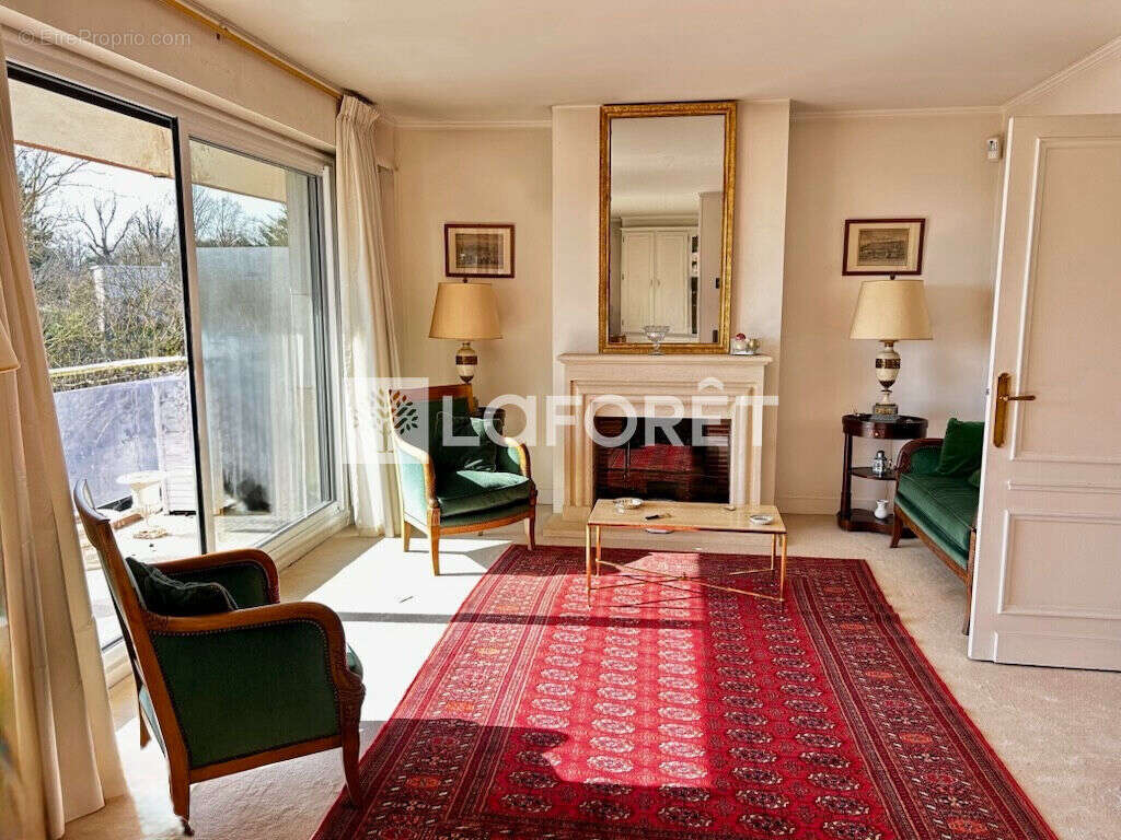 Garches 5 pièces 114 m², cave et double emplacement de parking - photo 2