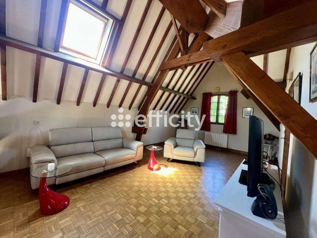 Maison à VER-SUR-LAUNETTE