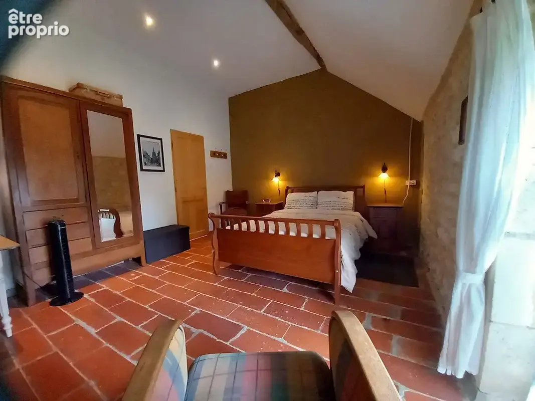 Charmante maison ancienne avec cour aménagée, grange et jardin séparé. - photo 3