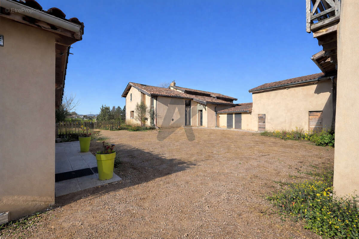 Maison à SAVIGNEUX