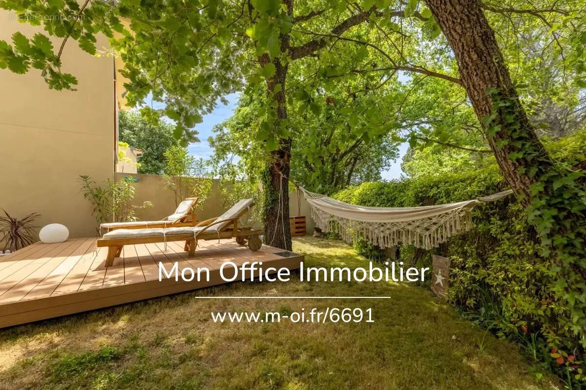 Référence : 7075-ABO - Saint-Cannat – Maison récente de 5 pièces avec jardin, piscine, garage + 3 places de stationnement privat - photo 12