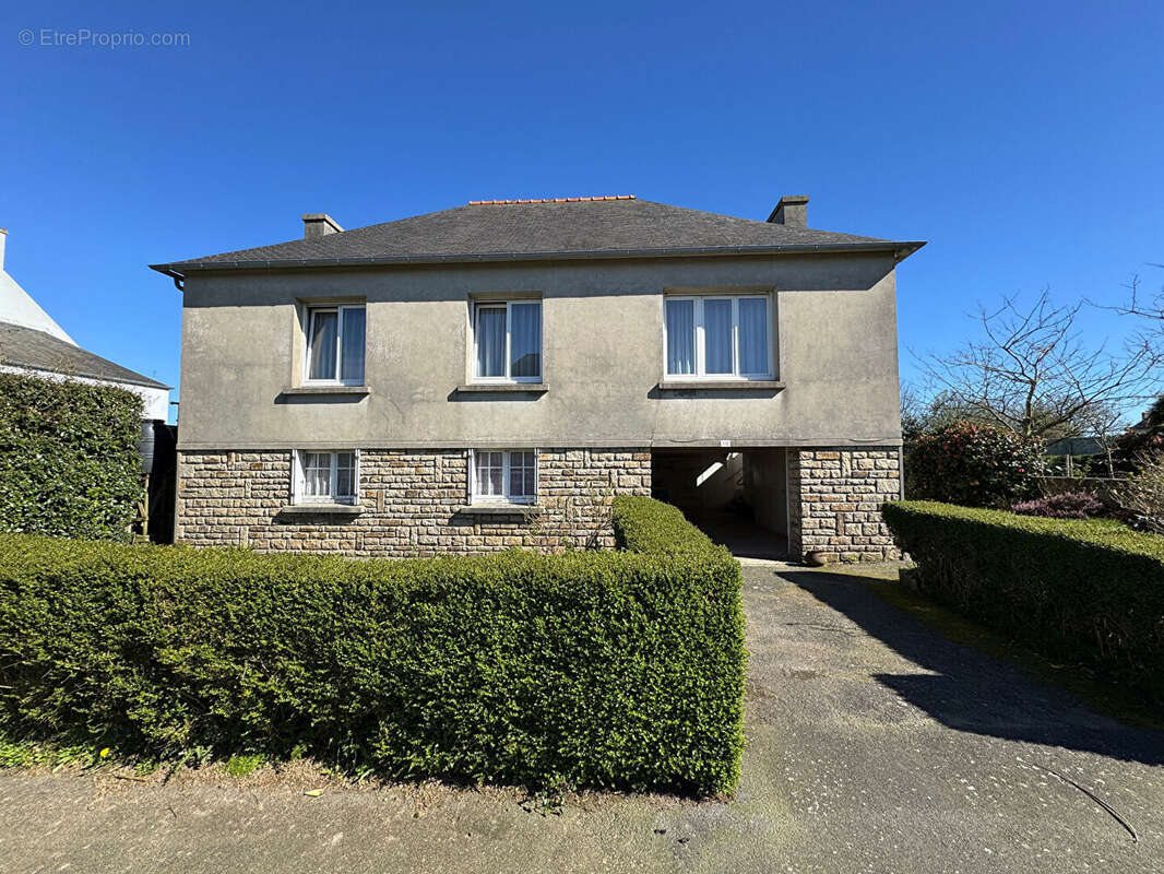 Maison à PLOUZEVEDE