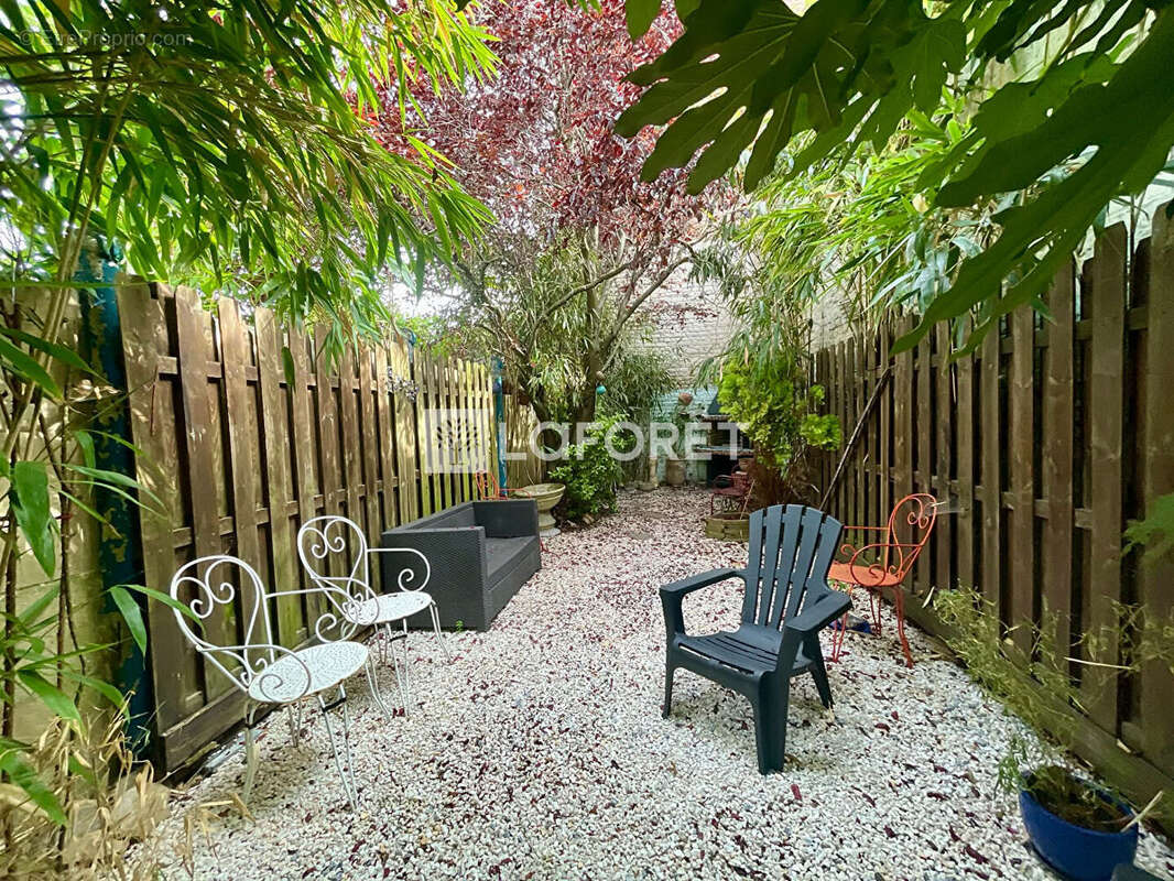 Maison de caractère avec 5 chambres, jardin et deux garages - Rare à la vente - photo 16