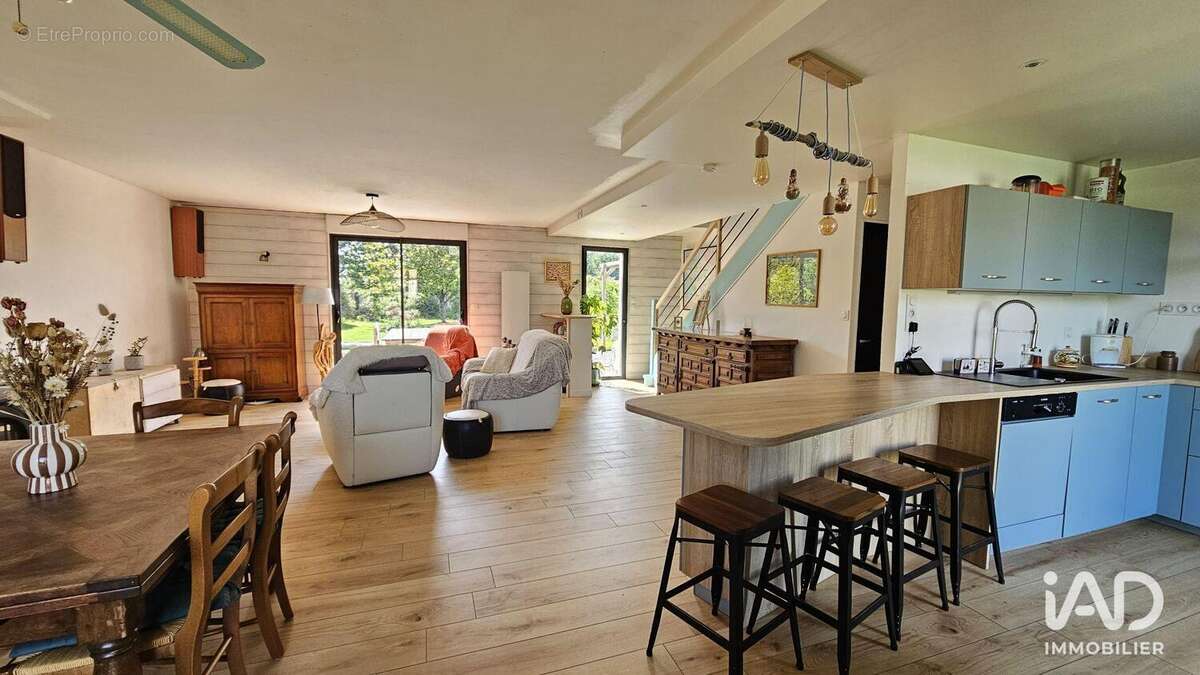 Photo 2 - Maison à SAINT-COLOMBAN
