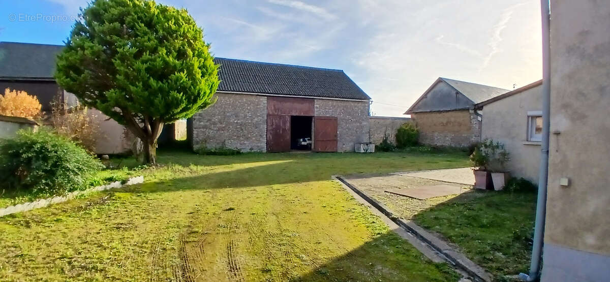 Maison à PRUNAY-LE-GILLON