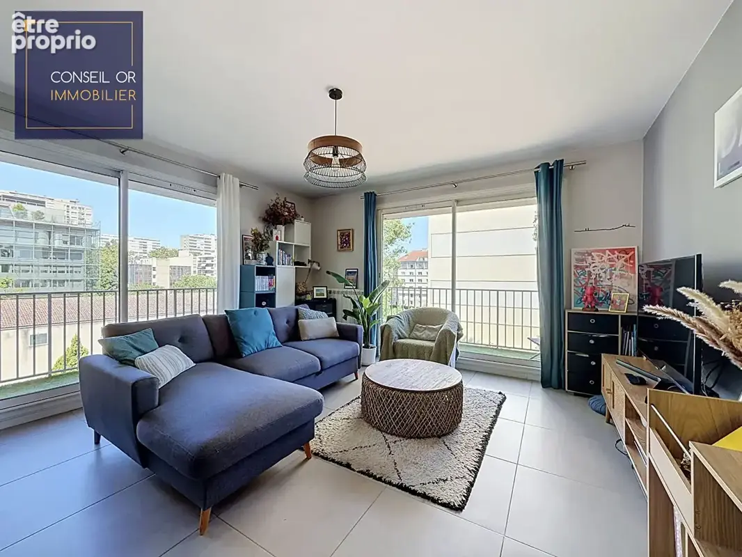 T3 - 69 m2 - 2 chambres - balcon - parking et cave - photo 4