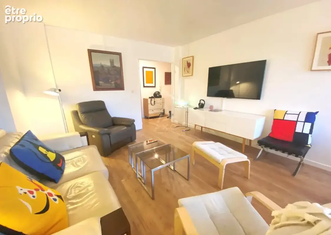 SURESNES/ PUTEAUX. Dans un immeuble de standing, Appartement de 3 pièces totalement rénové avec cave et parking. - photo 2