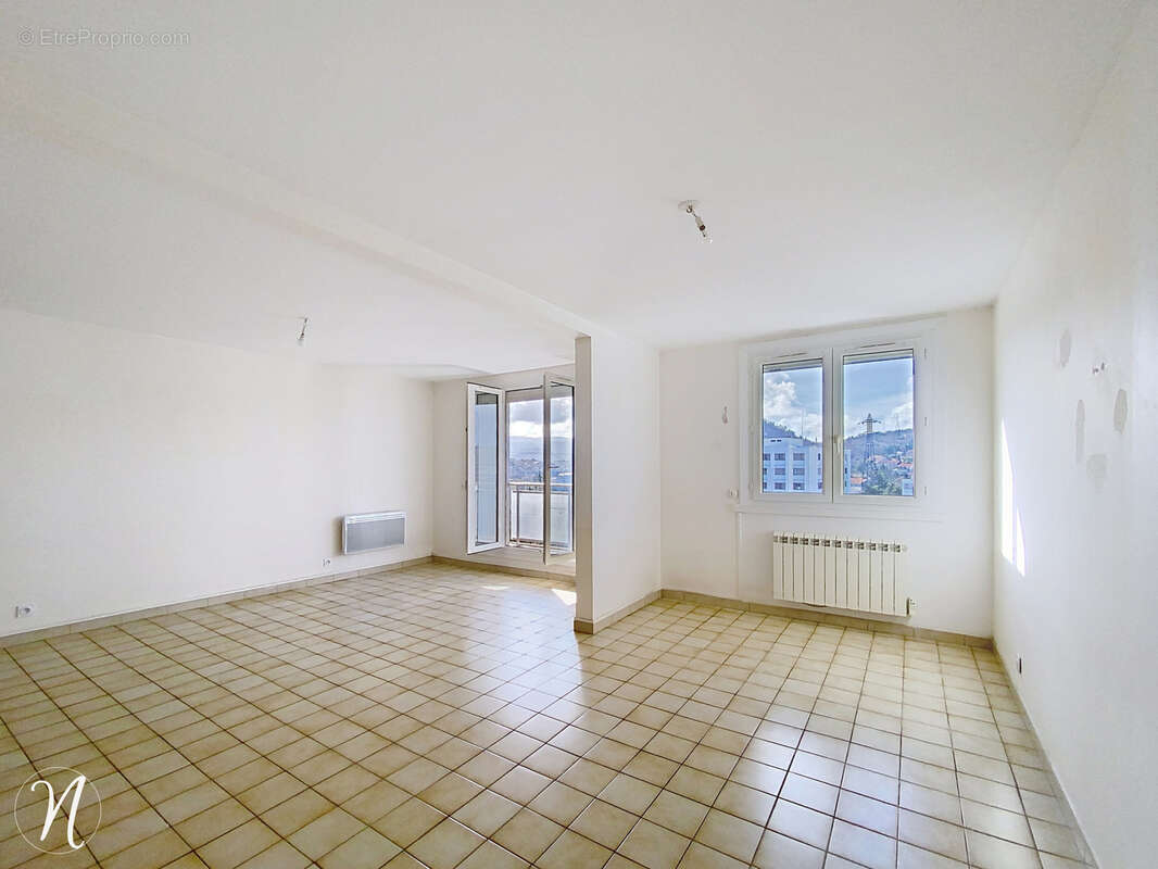 Appartement à SAINT-ETIENNE