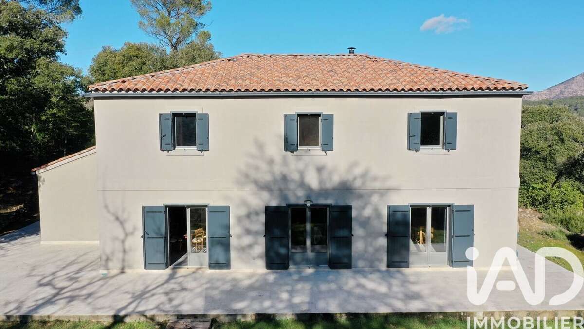 Maison 227 m² à Chateauvert  - photo 2