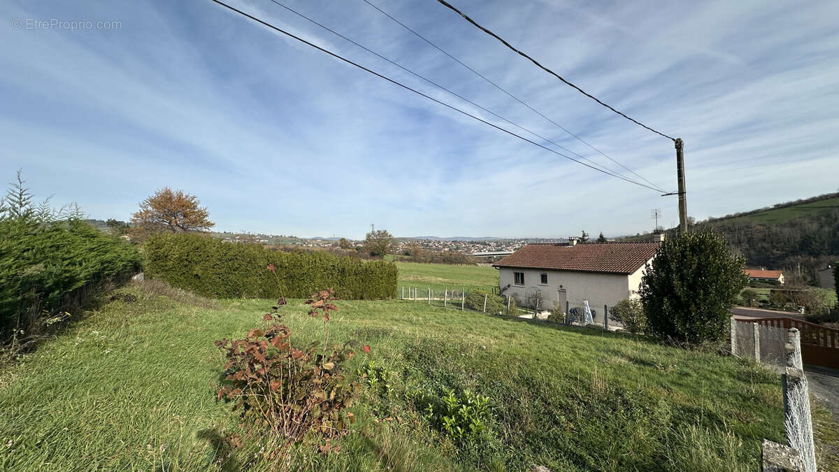 Terrain à SAINT-FORGEUX