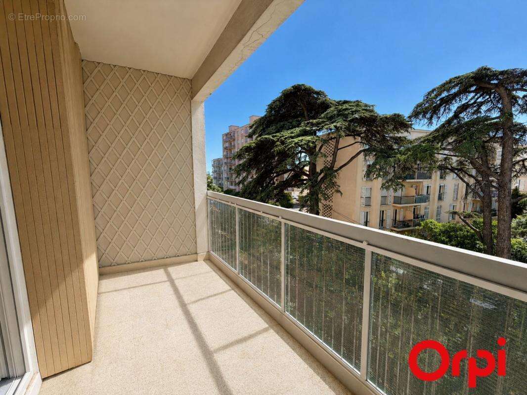 Appartement à MARSEILLE-4E