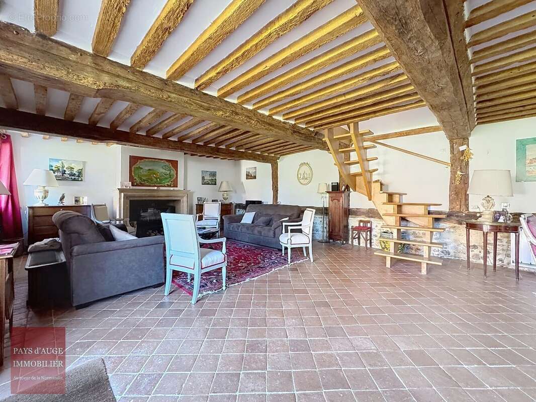 Maison à SAINT-GEORGES-EN-AUGE