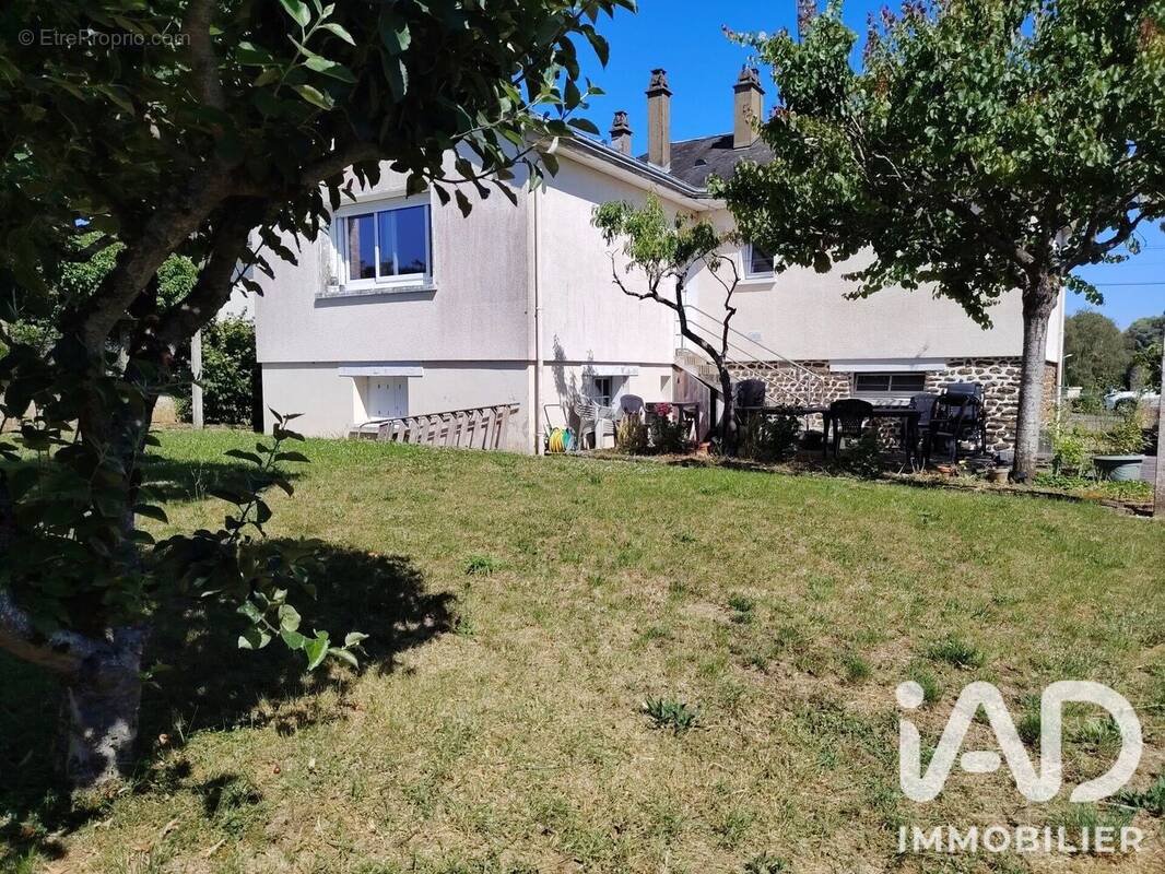 Photo 1 - Maison à SAINT-COSME-EN-VAIRAIS