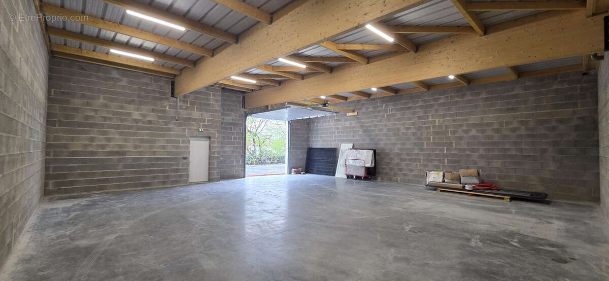 Commerce à LES PONTS-DE-CE