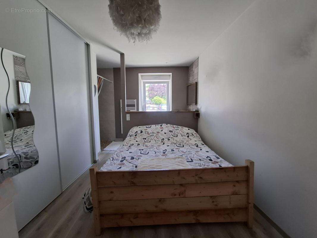 Maison à vendre - 5 chambres - 119 m² habitables + 150 m² dépendances - Fort potentiel locatif - 299 000 € - Saint-Maurice (6327 - photo 7