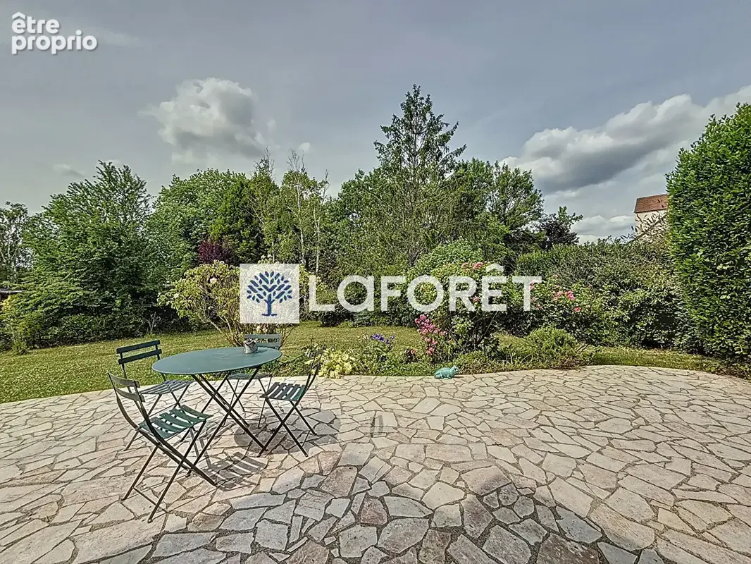 Maison familiale dans résidence avec piscine à Saint-Nom-la-Bretèche - photo 10