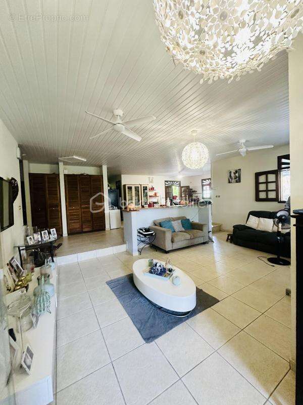 Maison à REMIRE-MONTJOLY