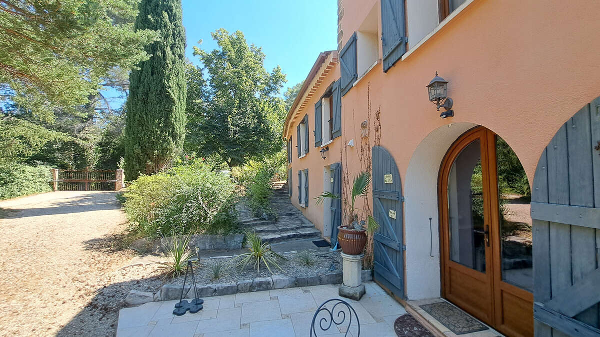 Maison à VILLECROZE