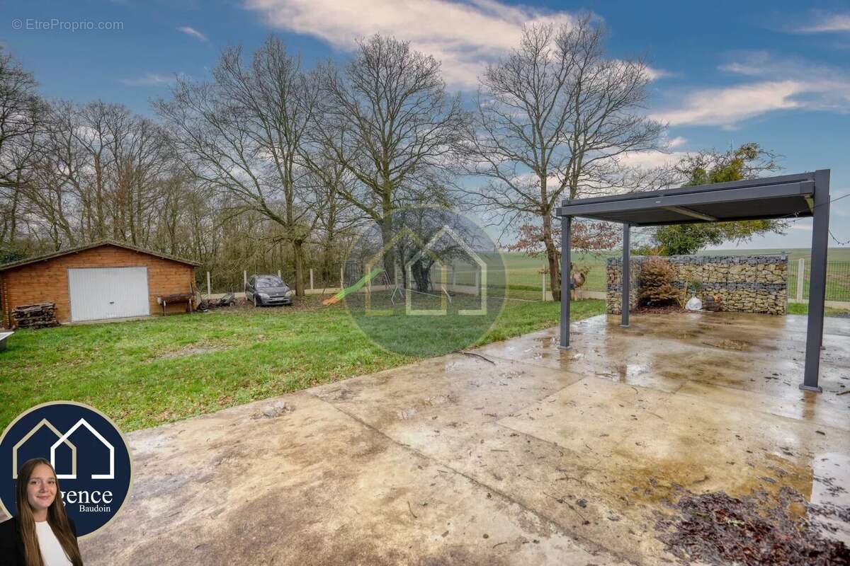 Maison à TREMBLAY-LES-VILLAGES