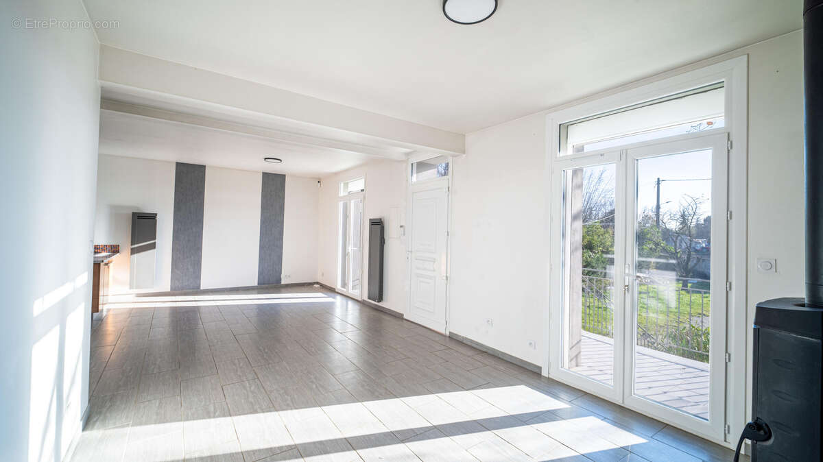 Maison à MONTELIMAR