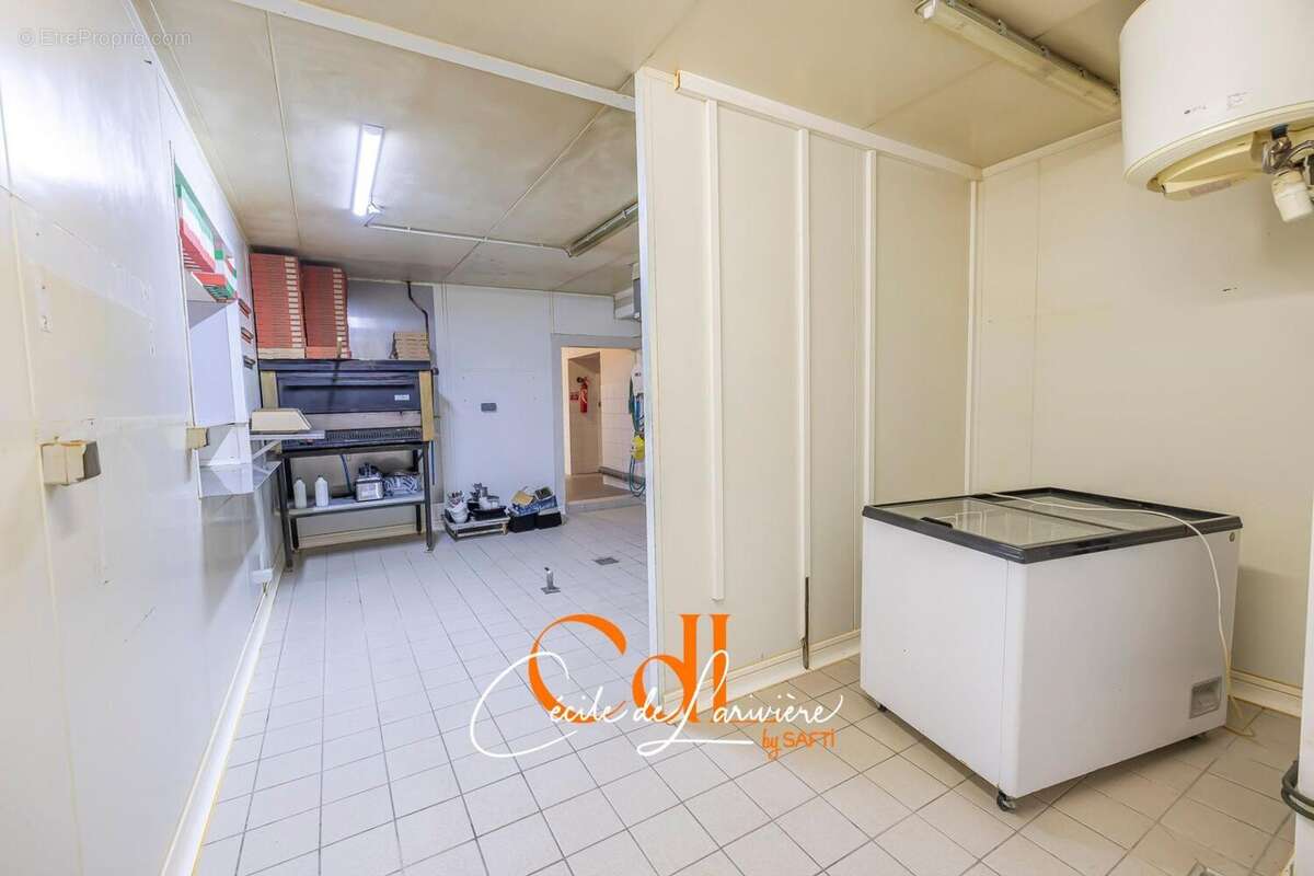 Commerce 126 m² à Landivisiau  - photo 6