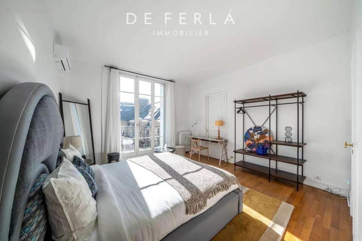 Appartement à NEUILLY-SUR-SEINE