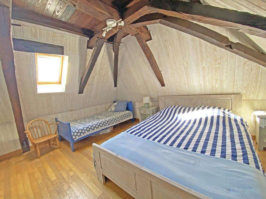 Maison à COURS-DE-PILE