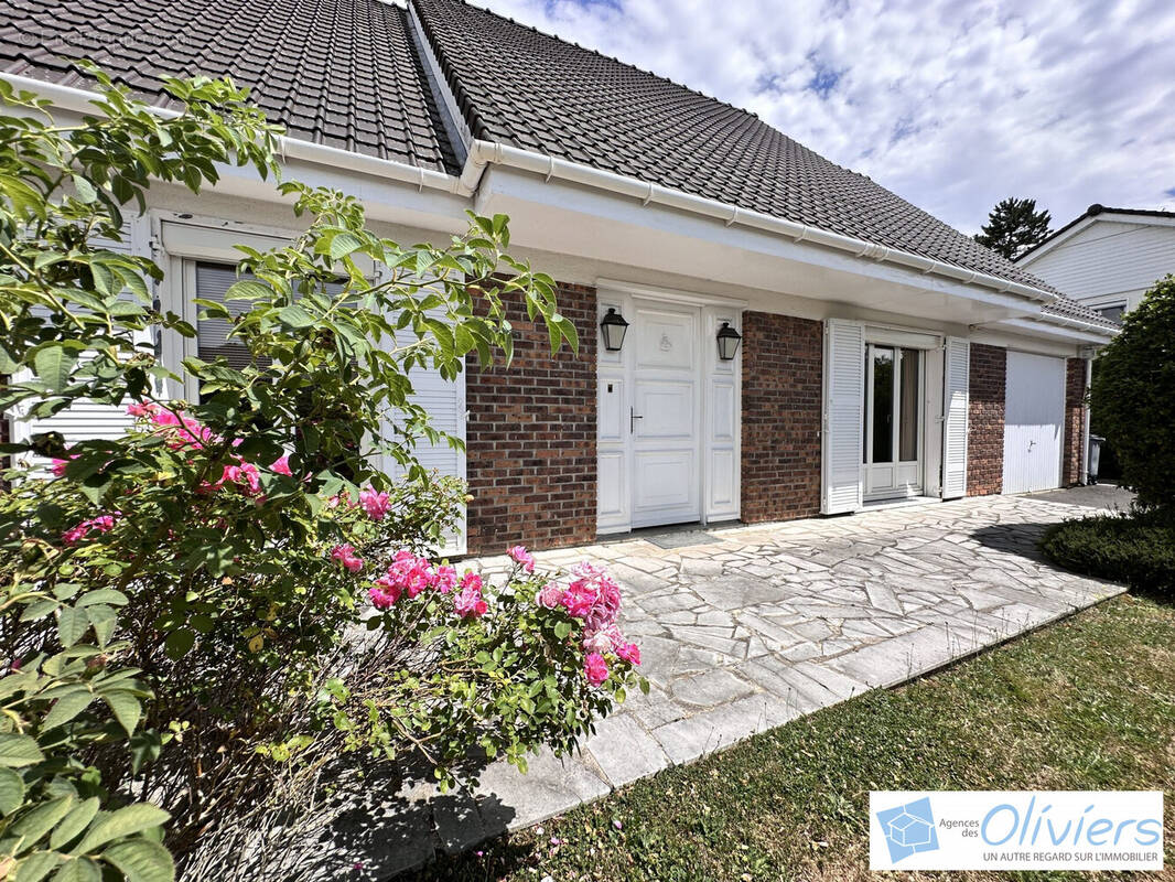 Maison à VOISINS-LE-BRETONNEUX