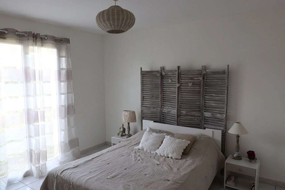 Maison à SAINT-CYR-SUR-MER