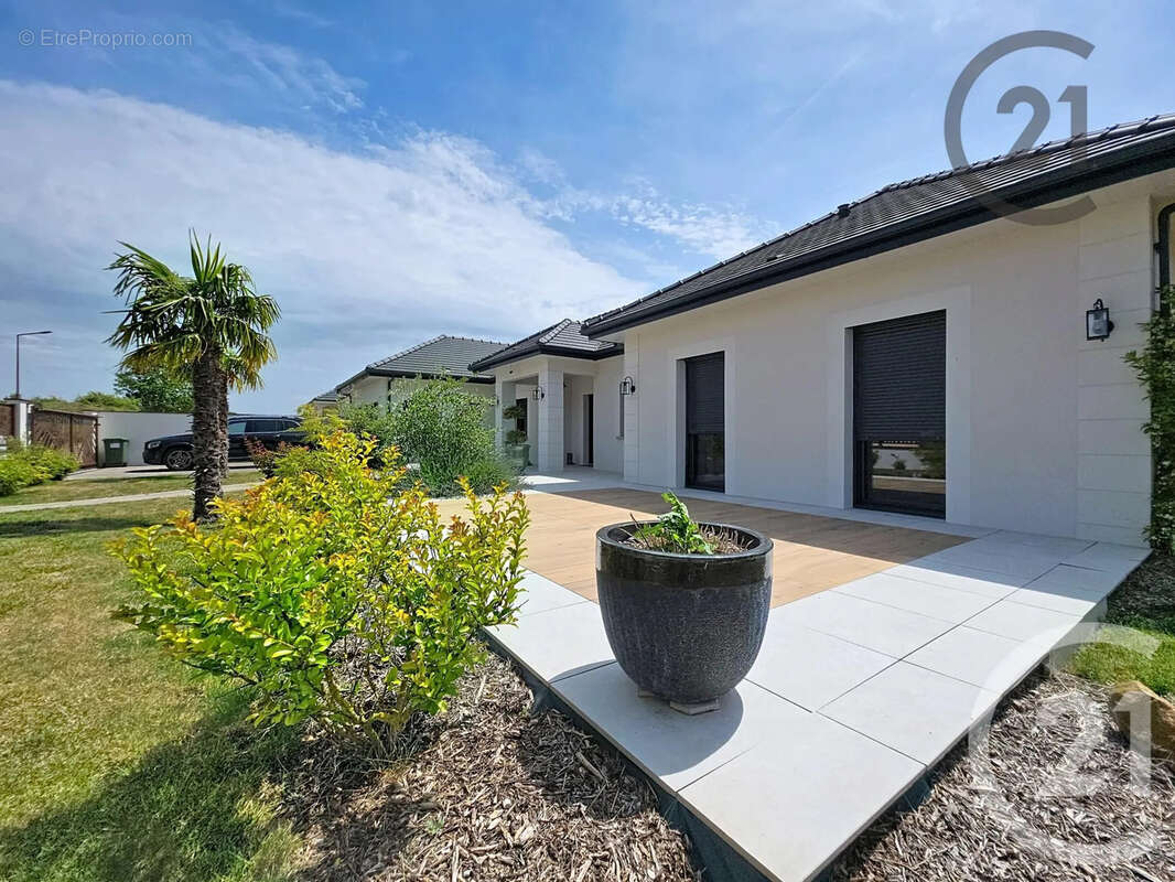 Maison 177 m² à Le Pavillon-Sainte-Julie  - photo 4